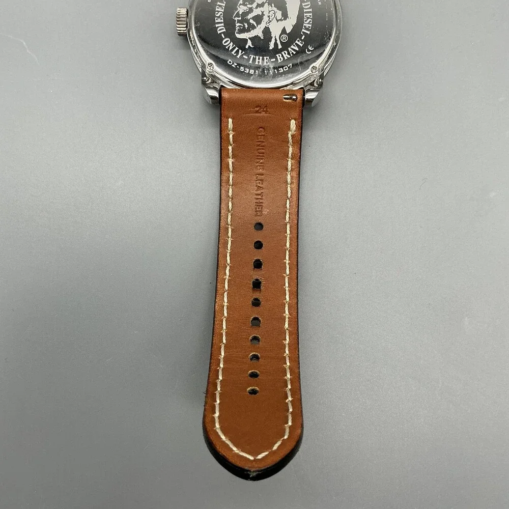 Diesel DZ-5381 Mens Watch 46mm Silver Tone Brown Leather 10 BAR New Battery